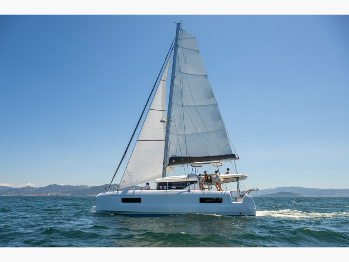 LAGOON 43
