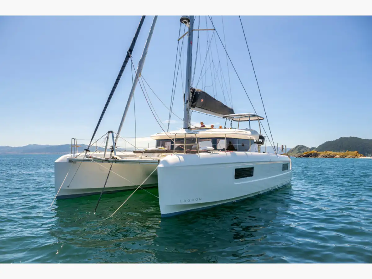LAGOON 43