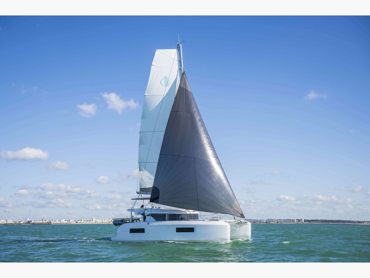 LAGOON 38