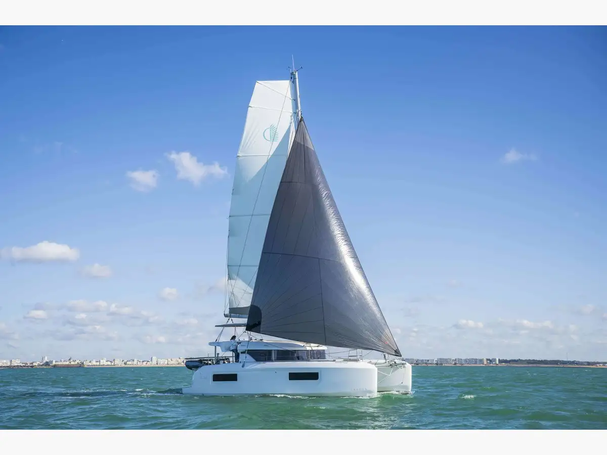 LAGOON 38
