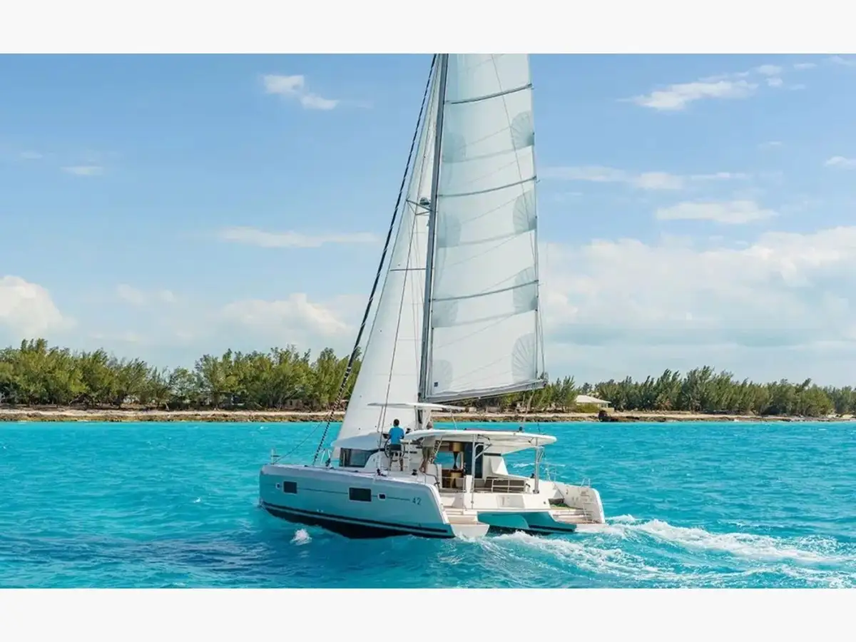 Lagoon 42