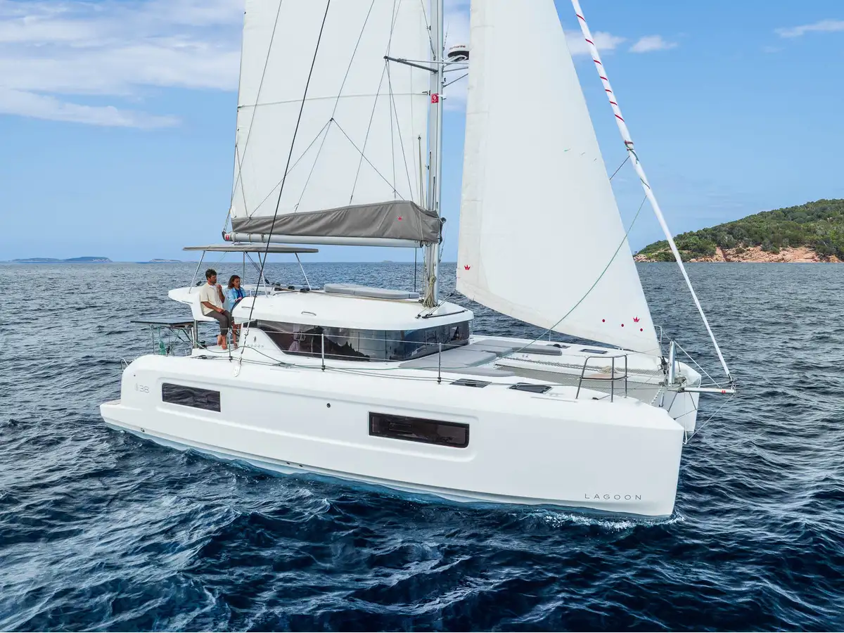 LAGOON 38