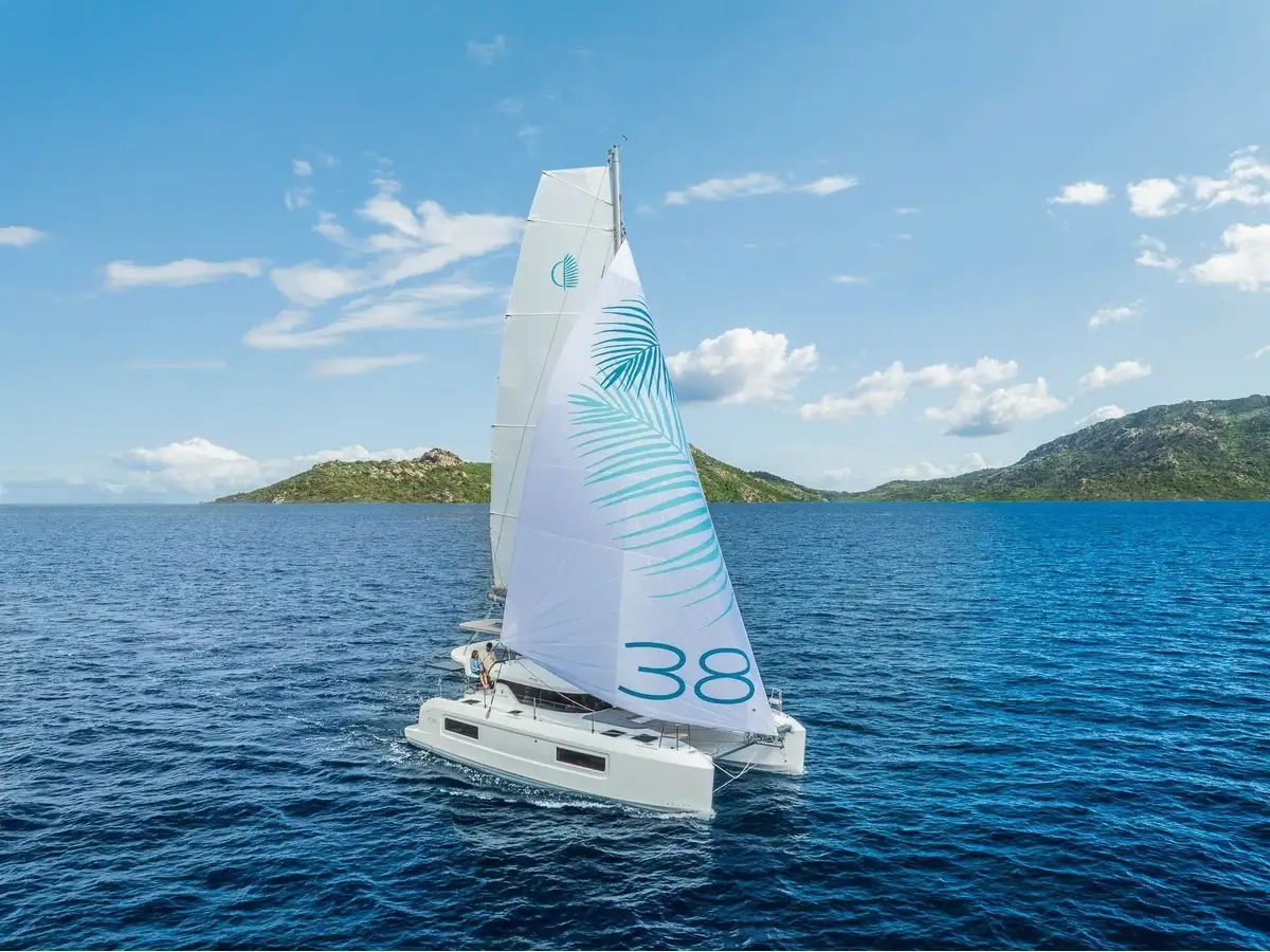 LAGOON 38