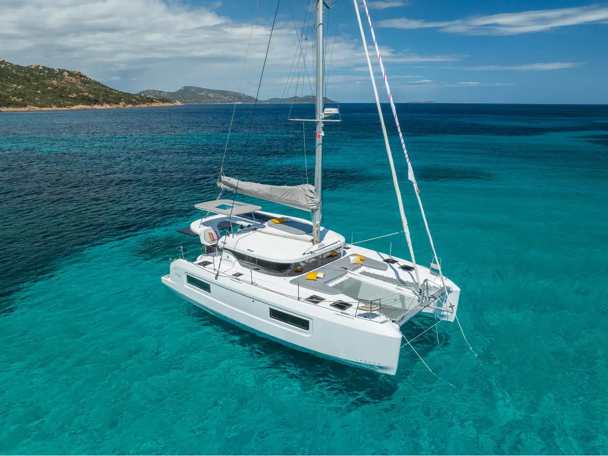 LAGOON 38