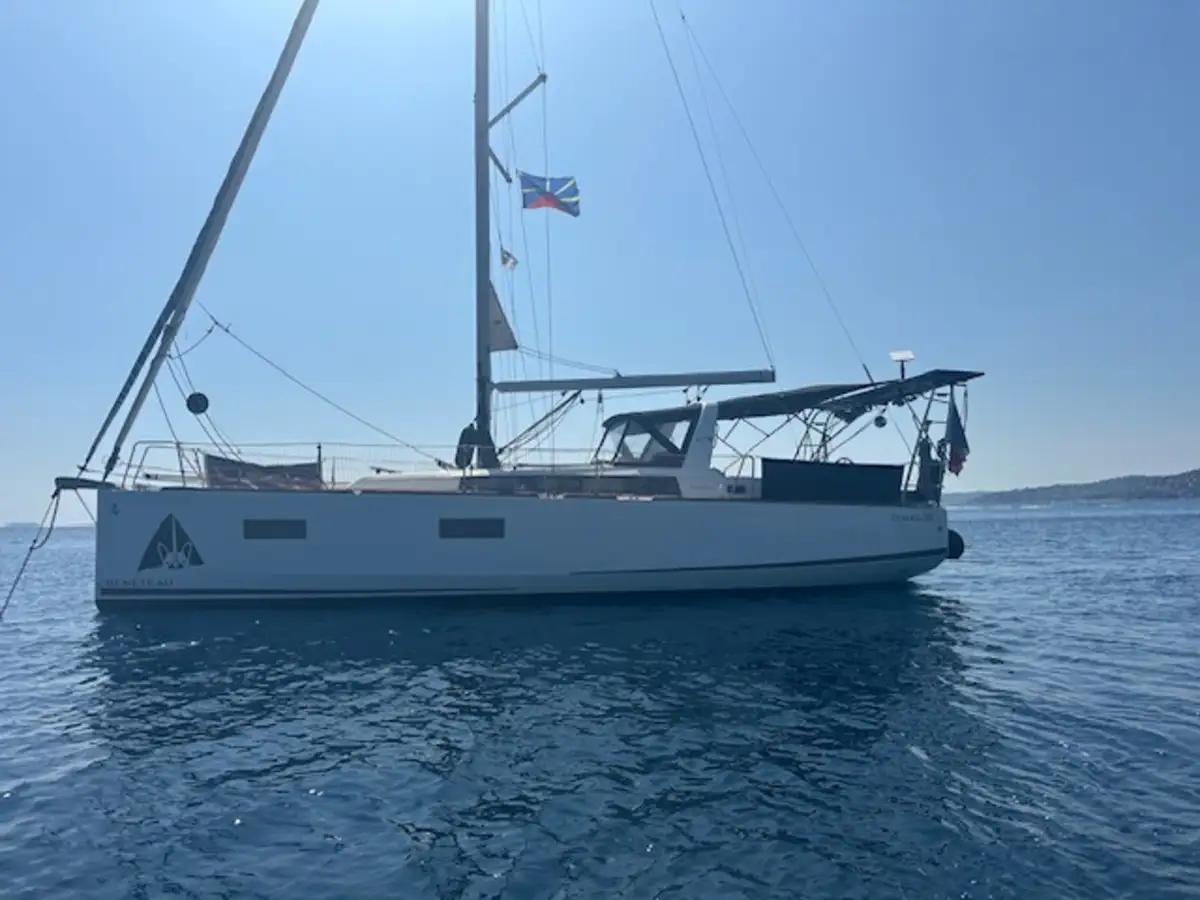 OCEANIS 38.1