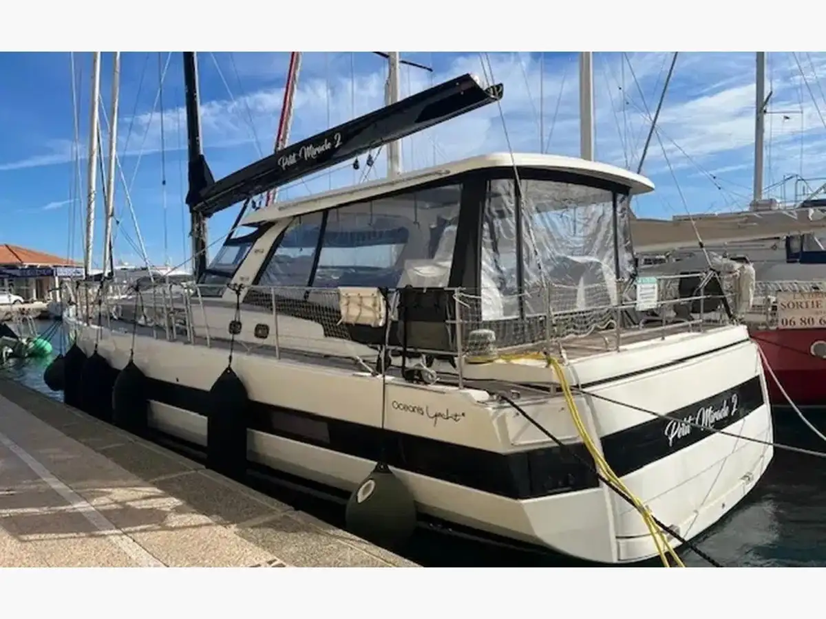 Oceanis Yacht 62