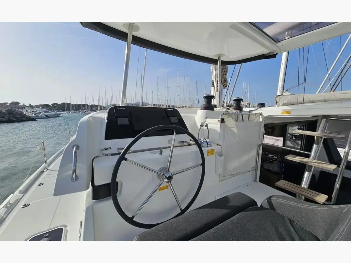 Lagoon 42