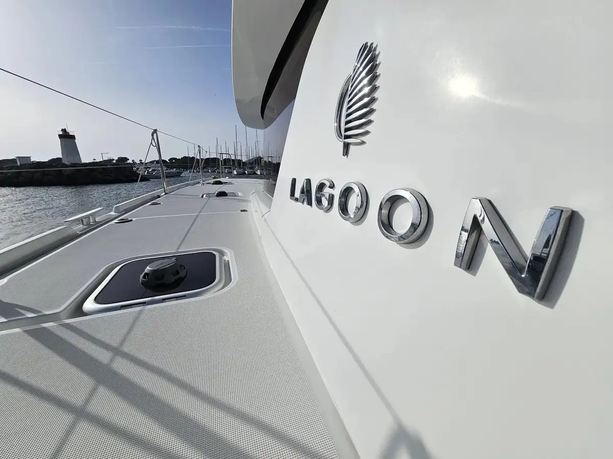 Lagoon 42
