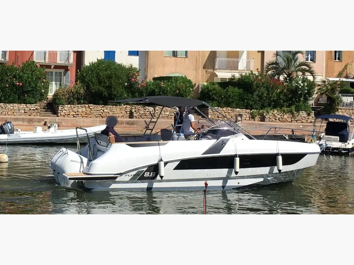 FLYER 8.8 sundeck