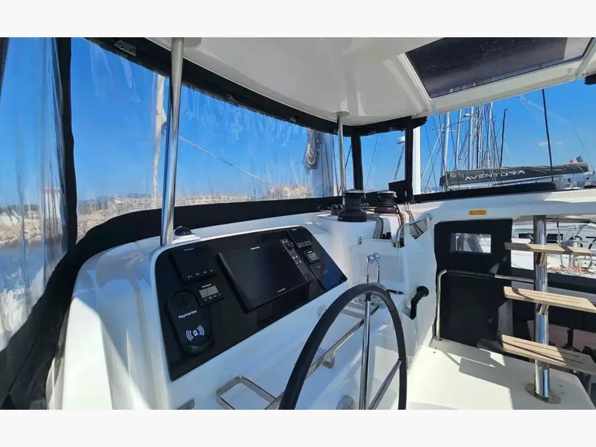 Lagoon 42